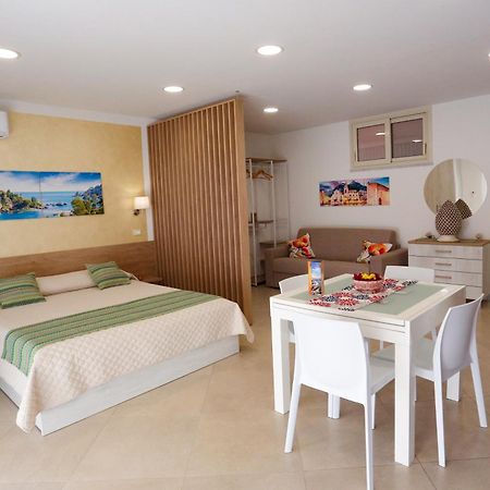 Theos Holidays Apartments Giardini Naxos Exteriér fotografie