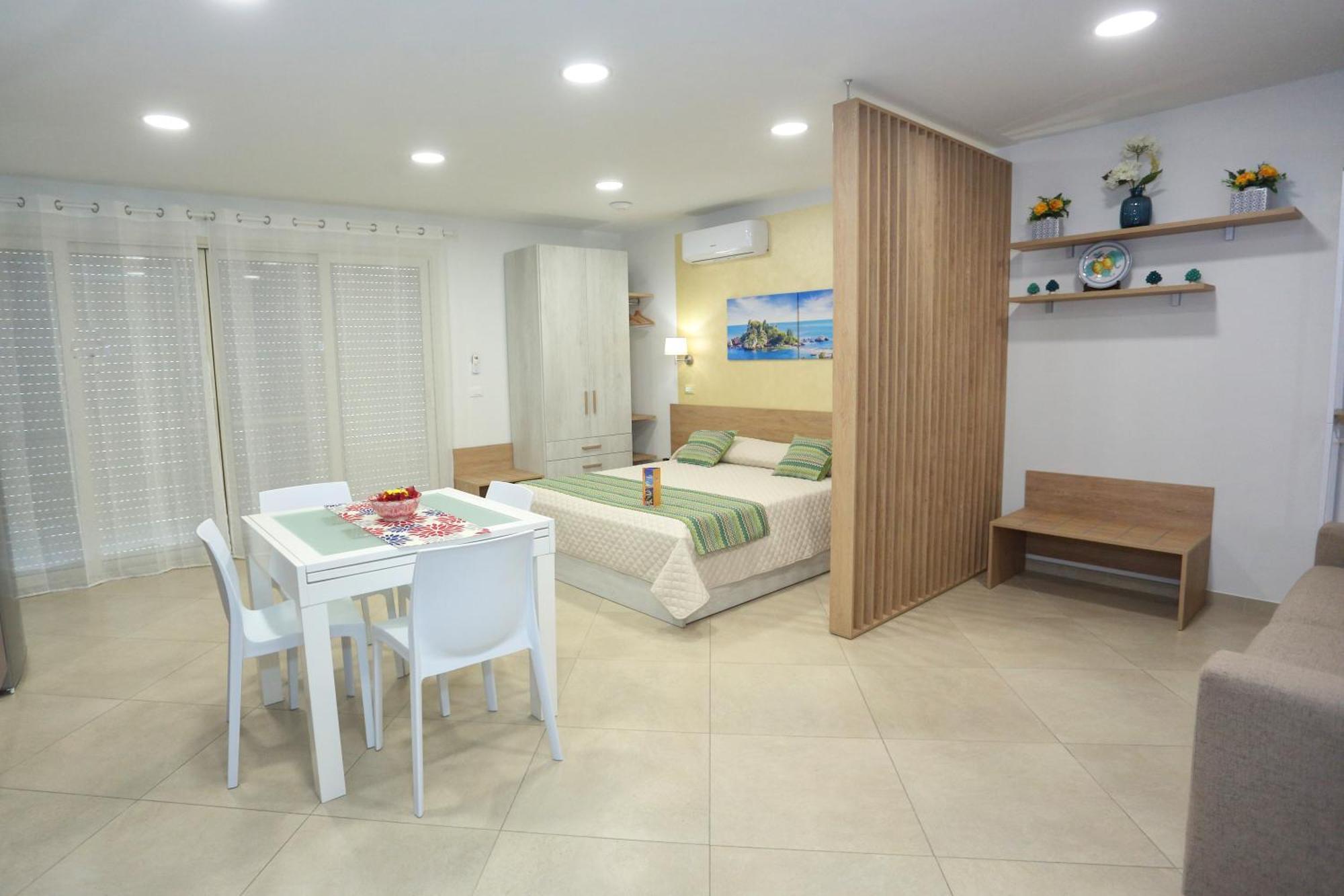Theos Holidays Apartments Giardini Naxos Exteriér fotografie