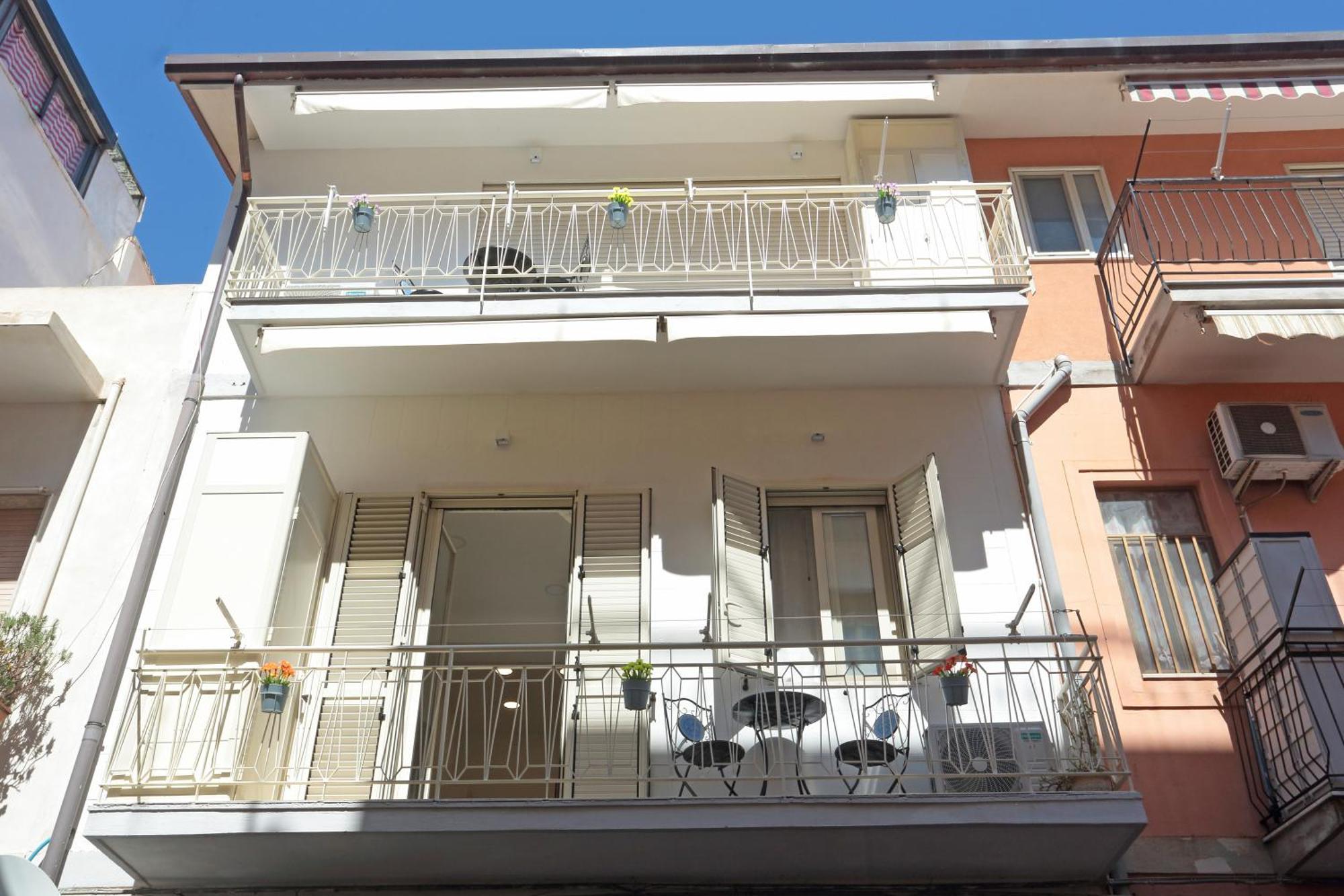 Theos Holidays Apartments Giardini Naxos Exteriér fotografie